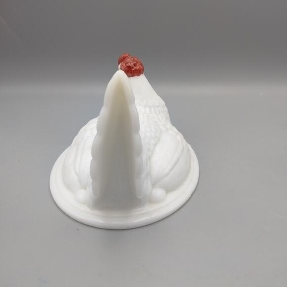 VTG Westmoreland White Milk Glass Hen on Nest Red Comb and Eyes Split Tail 5.5” - Picture 5 of 5